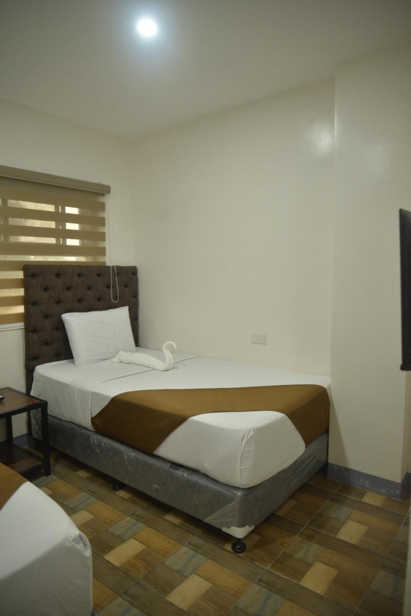 Fb Dormitel Suites Cagayan de Oro Kültér fotó